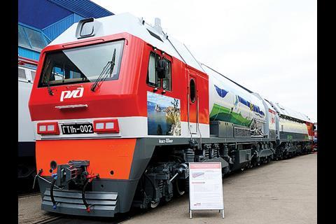 Sinara GT1h-002 prototype natural gas fuelled turbine-electric locomotive (Photo: Yury Zhuck).